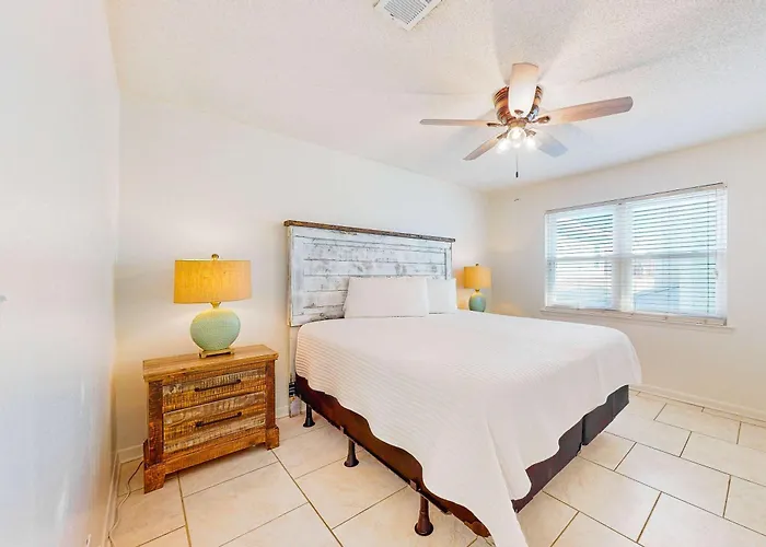 Family Friendly Across From With Balcony Gulf Shores
