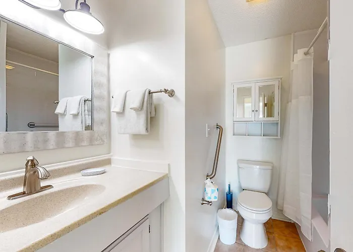 Family Friendly Across From With Balcony *
